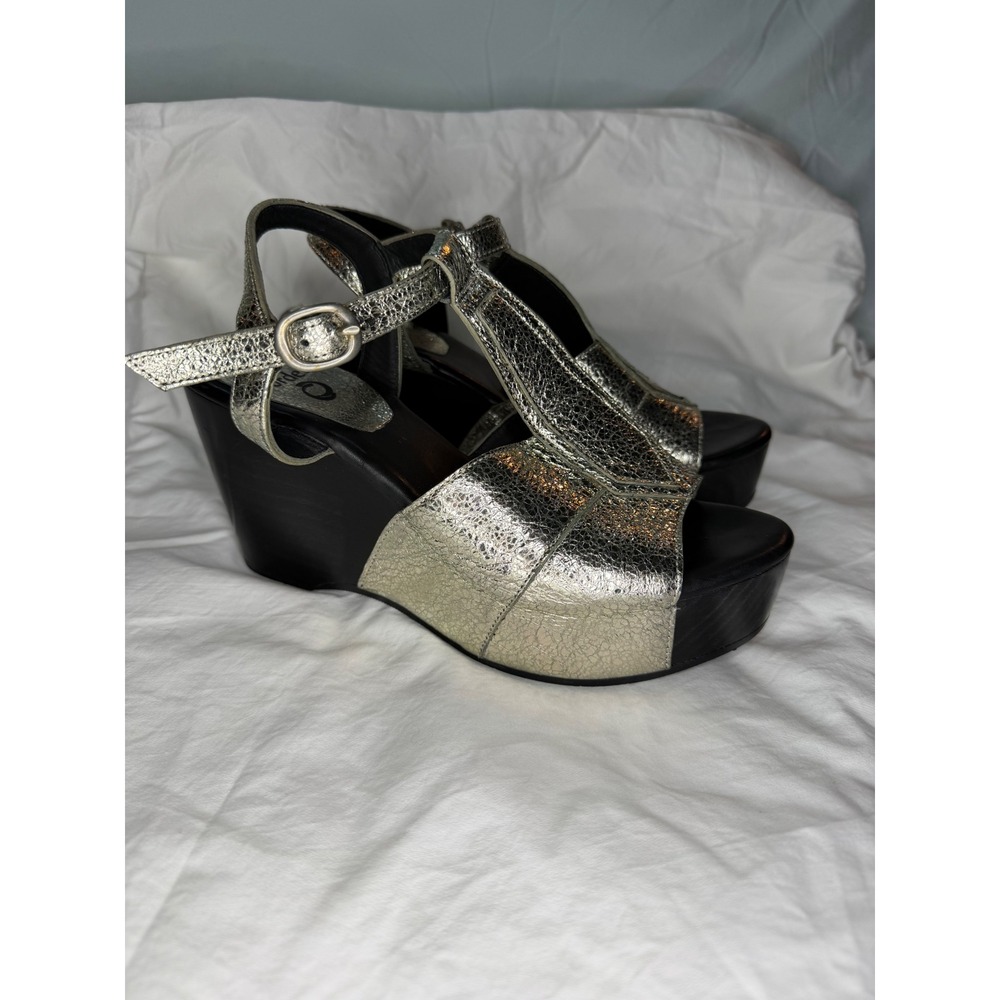Colleen Cordero Metallic Silver‎ Crackle Leather T-Strap Platform Wedge  sz 39.5